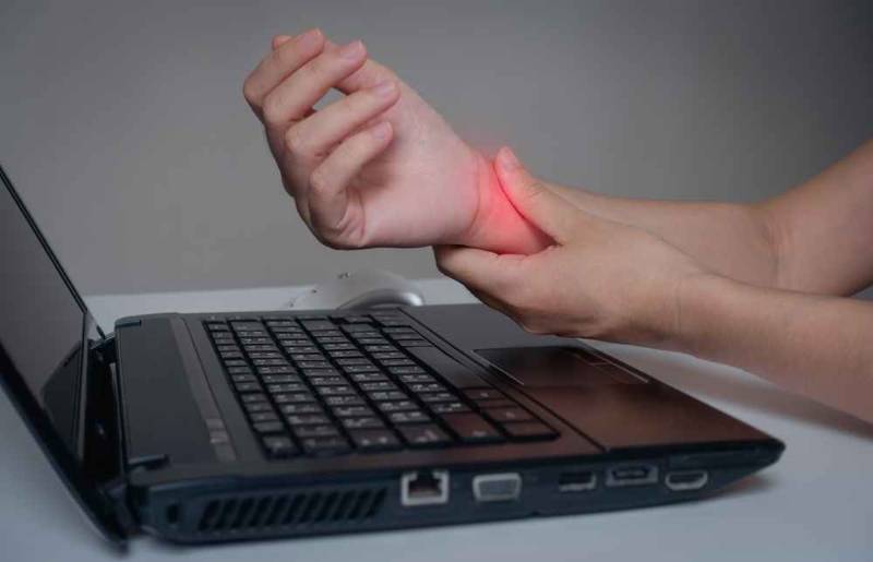 Symptoms, Causes, and Treatment of Hand Nerve Compression